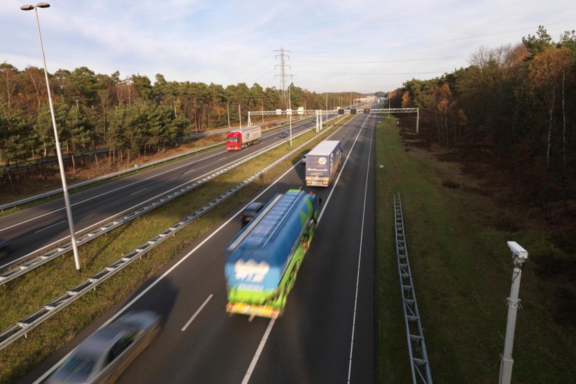 Rijdend verkeer op snelweg