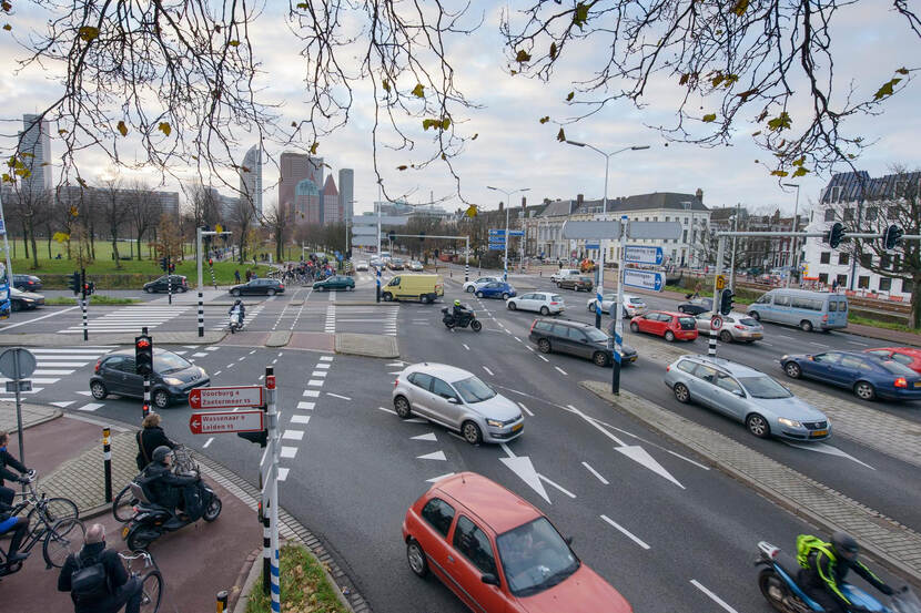 Verkeer kruising Den Haag